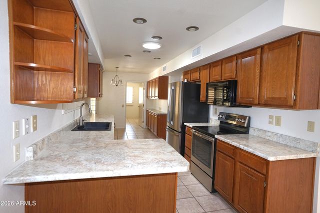 17819 N 136TH Court, Sun City West, AZ 85375