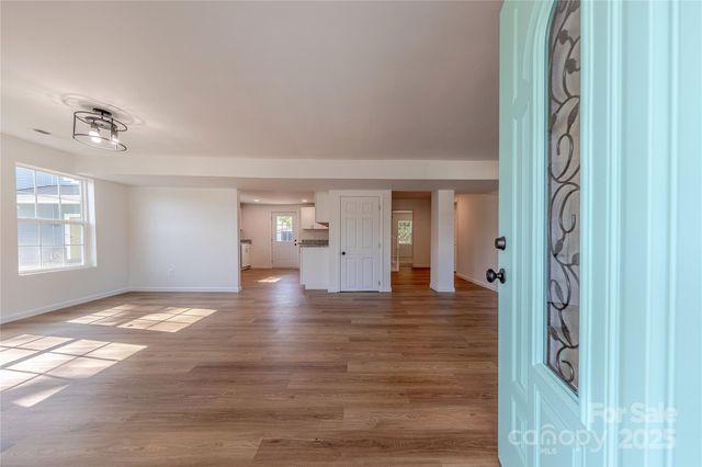 214 E Washington Avenue, Bessemer City, NC 28016