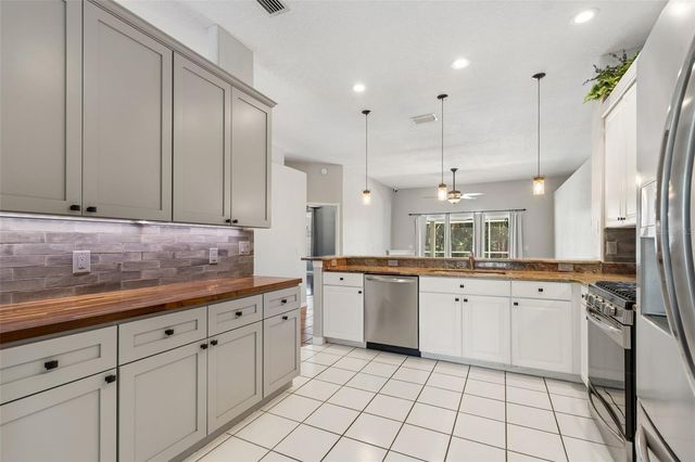 8604 BROOKWAY CIRCLE, Tampa, FL 33635