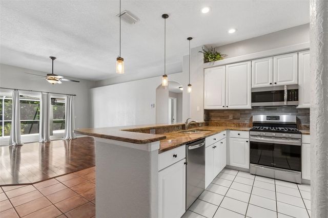 8604 BROOKWAY CIRCLE, Tampa, FL 33635
