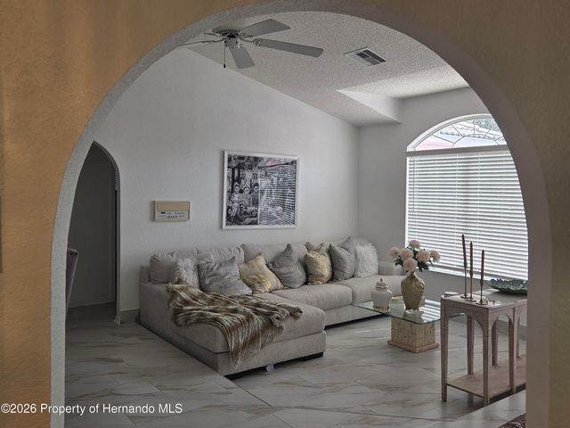 9376 N Southern Belle Drive, Weeki Wachee, FL 34613