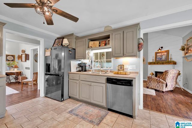 1053 ARMSTRONG LOOP, Hayden, AL 35079