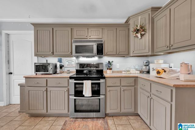 1053 ARMSTRONG LOOP, Hayden, AL 35079