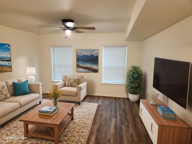 350 Debus Dr DR 204A, Taylor, TX 76574