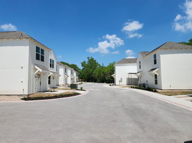 350 Debus Dr DR 204A, Taylor, TX 76574