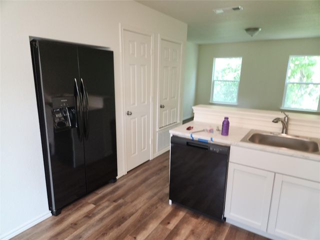 350 Debus Dr DR 204A, Taylor, TX 76574