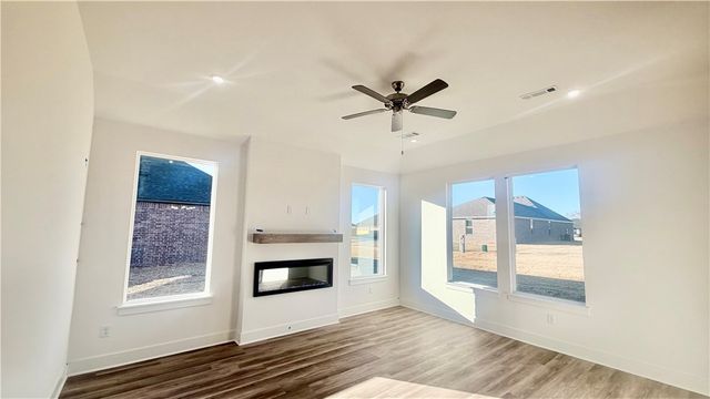 458 W Taverner Xing, Farmington, AR 72730