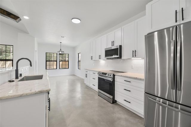707 Magnolia Point Drive, Houston, TX 77336
