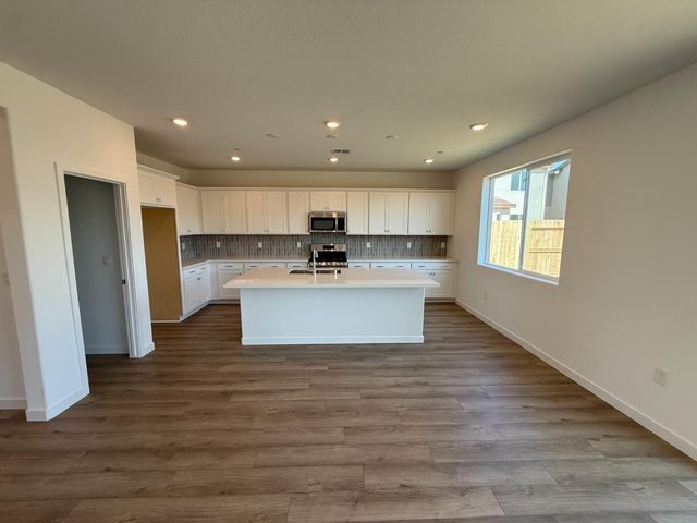 10355 Cadette Way, Elk Grove, CA 95757