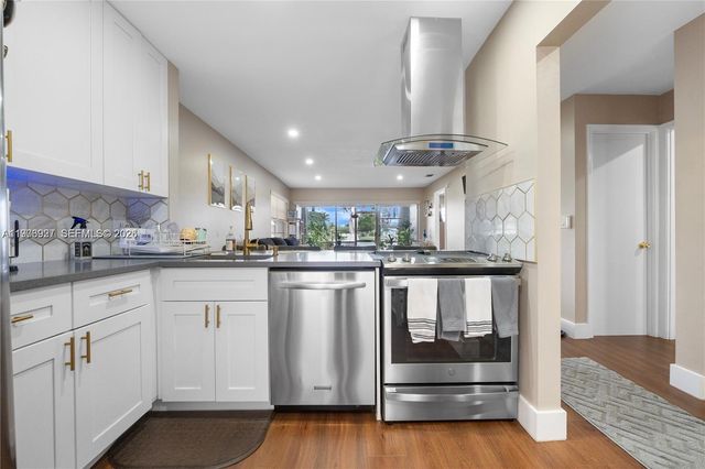 796 Banks Rd 796, Coconut Creek, FL 33063