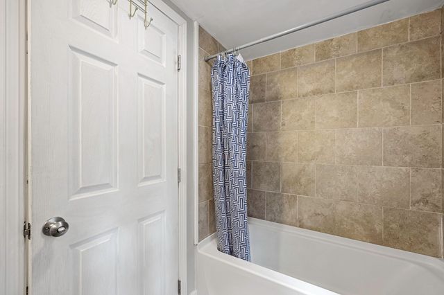 1100 Roosevelt Ave, Springfield, MA 01109