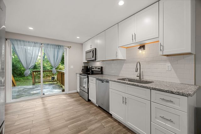1100 Roosevelt Ave, Springfield, MA 01109