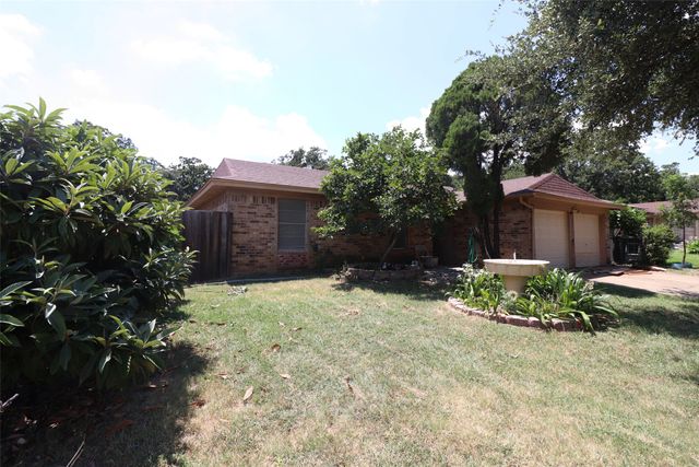 7340 Folkstone Drive, Forest Hill, TX 76140