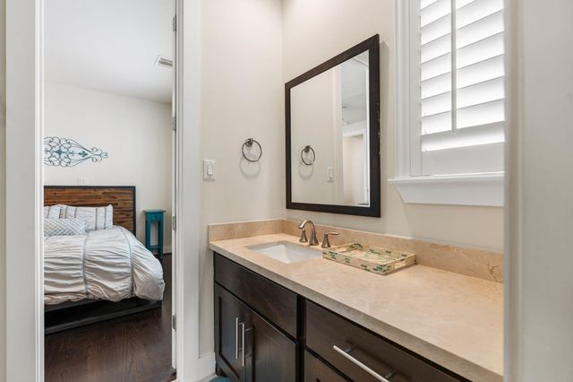 4205 Koehler Street B, Houston, TX 77007