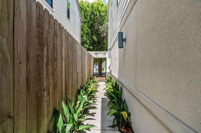 4205 Koehler Street B, Houston, TX 77007