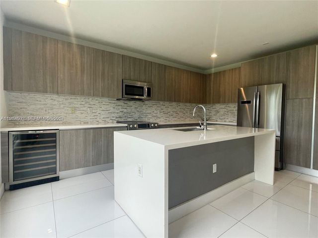 6855 NW 103rd Ave, Doral, FL 33178