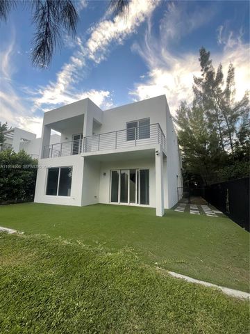 6855 NW 103rd Ave, Doral, FL 33178