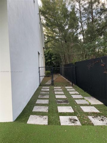 6855 NW 103rd Ave, Doral, FL 33178