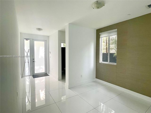 6855 NW 103rd Ave, Doral, FL 33178