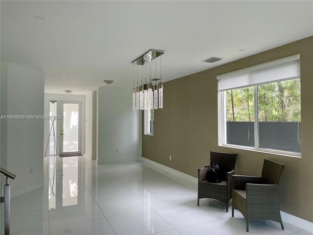 6855 NW 103rd Ave, Doral, FL 33178