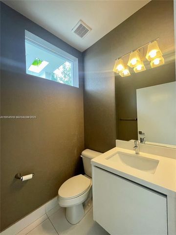 6855 NW 103rd Ave, Doral, FL 33178