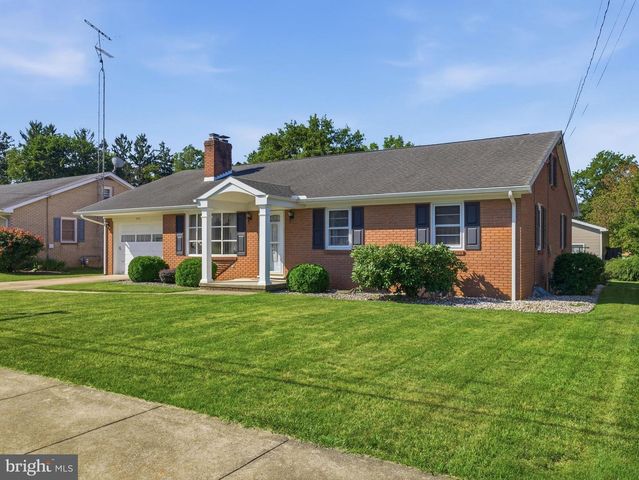 544 MENTZER AVE, Chambersburg, PA 17201