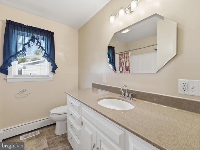 544 MENTZER AVE, Chambersburg, PA 17201
