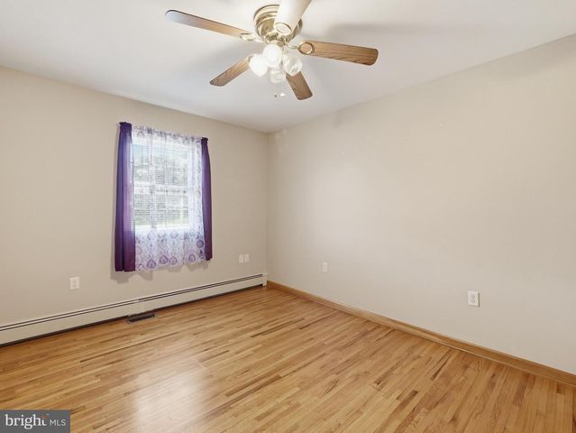 544 MENTZER AVE, Chambersburg, PA 17201