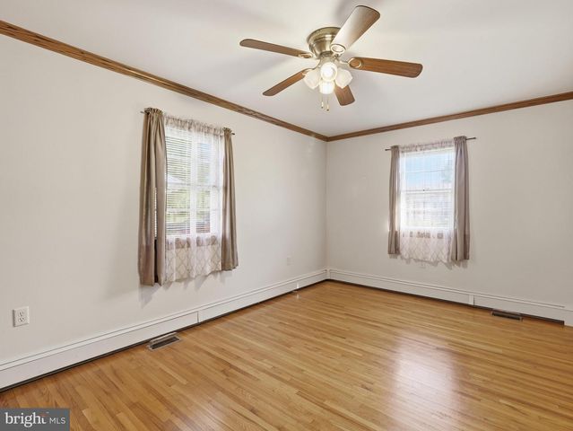 544 MENTZER AVE, Chambersburg, PA 17201
