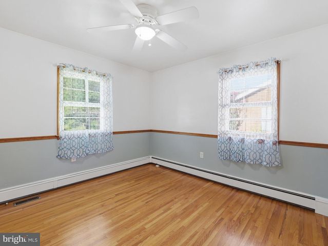 544 MENTZER AVE, Chambersburg, PA 17201