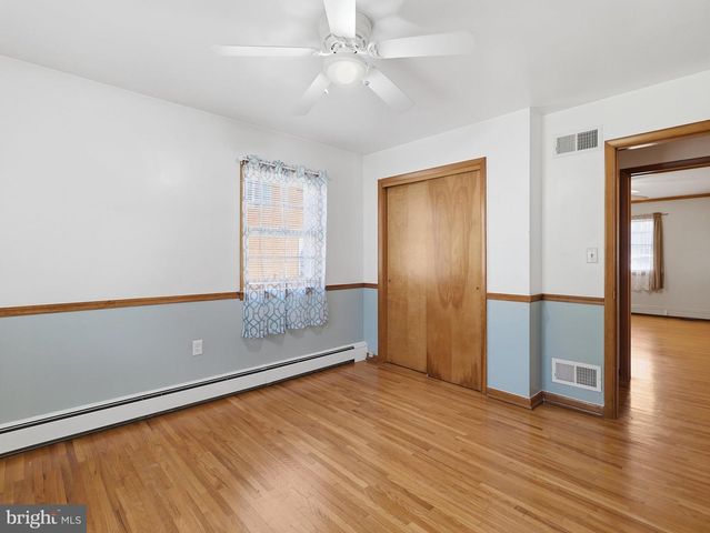 544 MENTZER AVE, Chambersburg, PA 17201