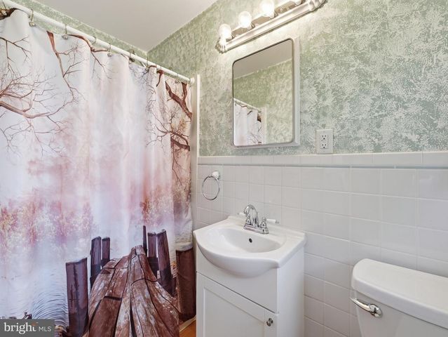 544 MENTZER AVE, Chambersburg, PA 17201