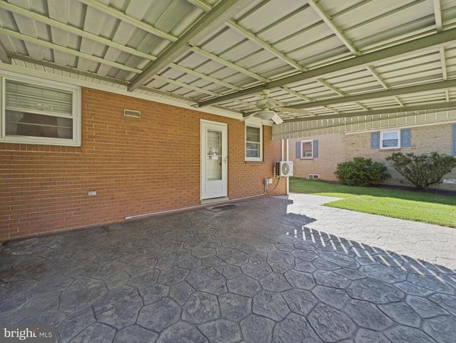 544 MENTZER AVE, Chambersburg, PA 17201