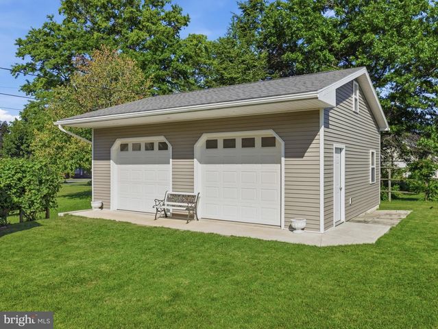 544 MENTZER AVE, Chambersburg, PA 17201