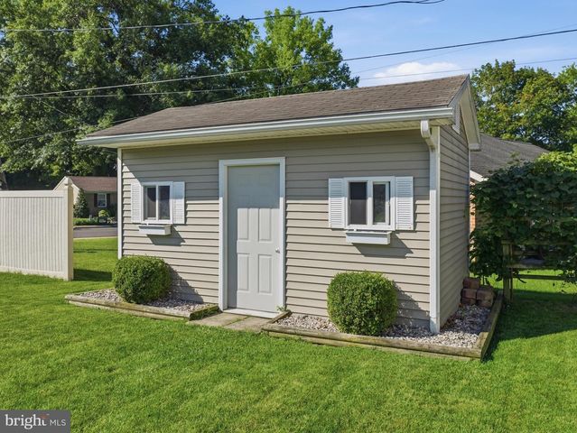 544 MENTZER AVE, Chambersburg, PA 17201