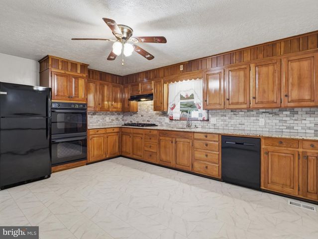 544 MENTZER AVE, Chambersburg, PA 17201
