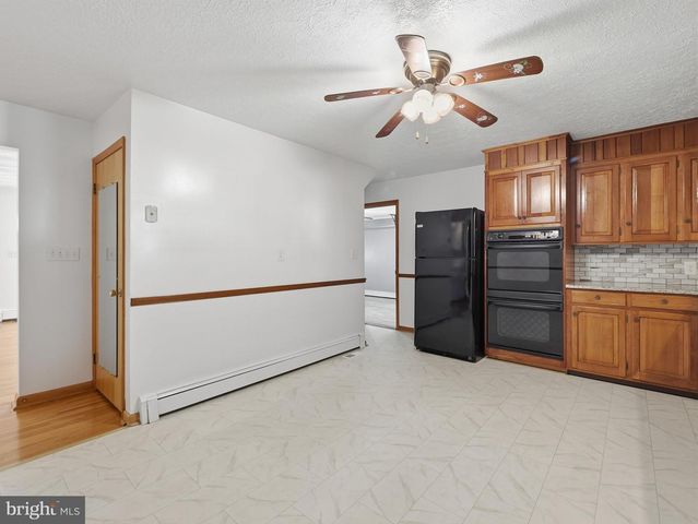 544 MENTZER AVE, Chambersburg, PA 17201