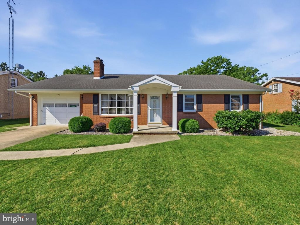 544 MENTZER AVE, Chambersburg, PA 17201