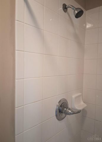 3383 Emerald Lakes Drive, Green Twp, OH 45211