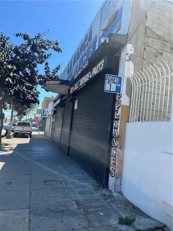 6111 S Broadway, Los Angeles, CA 90003