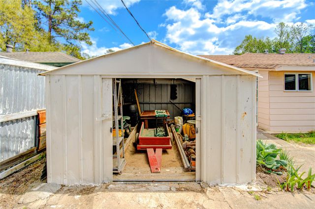 21456 Magnolia Drive, New Caney, TX 77357