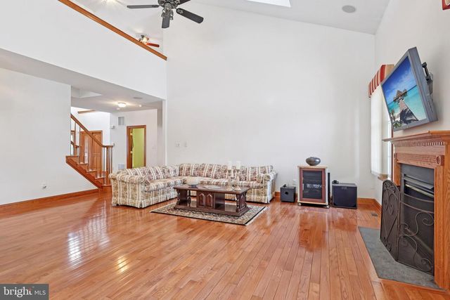 2 KYLE CT, Mount Laurel, NJ 08054