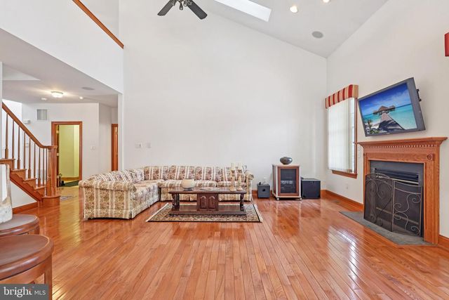 2 KYLE CT, Mount Laurel, NJ 08054