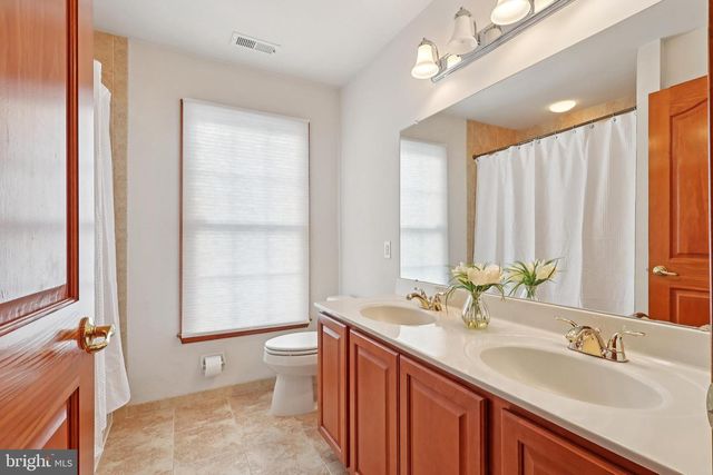 2 KYLE CT, Mount Laurel, NJ 08054