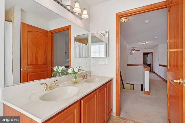 2 KYLE CT, Mount Laurel, NJ 08054