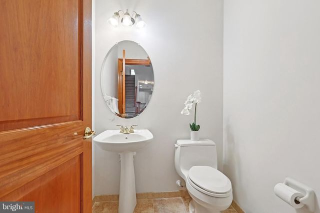 2 KYLE CT, Mount Laurel, NJ 08054