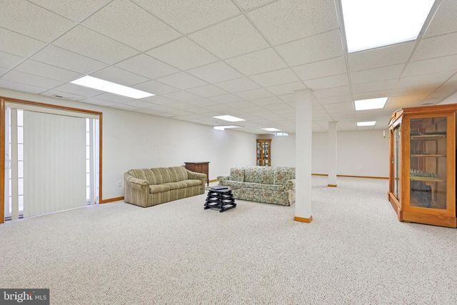 2 KYLE CT, Mount Laurel, NJ 08054