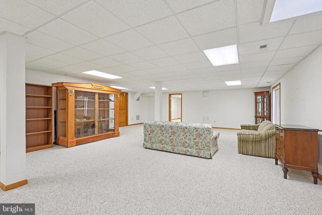 2 KYLE CT, Mount Laurel, NJ 08054