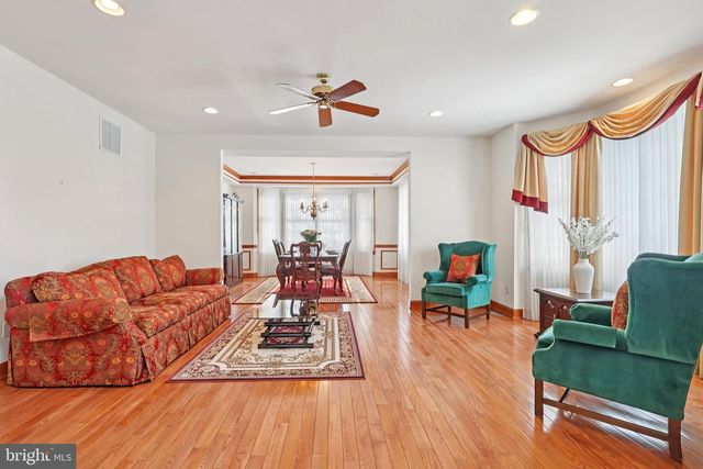 2 KYLE CT, Mount Laurel, NJ 08054