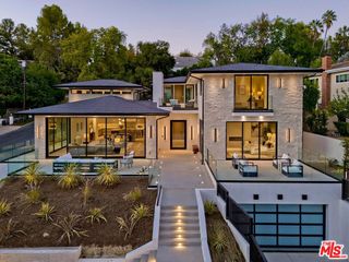 16879 Mooncrest Drive, Encino, CA 91436